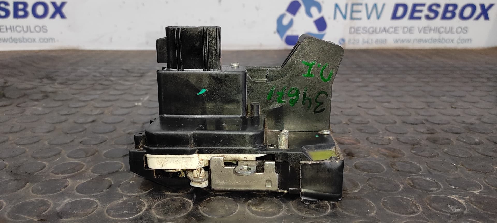 Recambio de CERRADURA PUERTA DELANTERA IZQUIERDA para FORD FIESTA (CBK) Ambiente F6JB referencia OEM IAM    - NEGRO