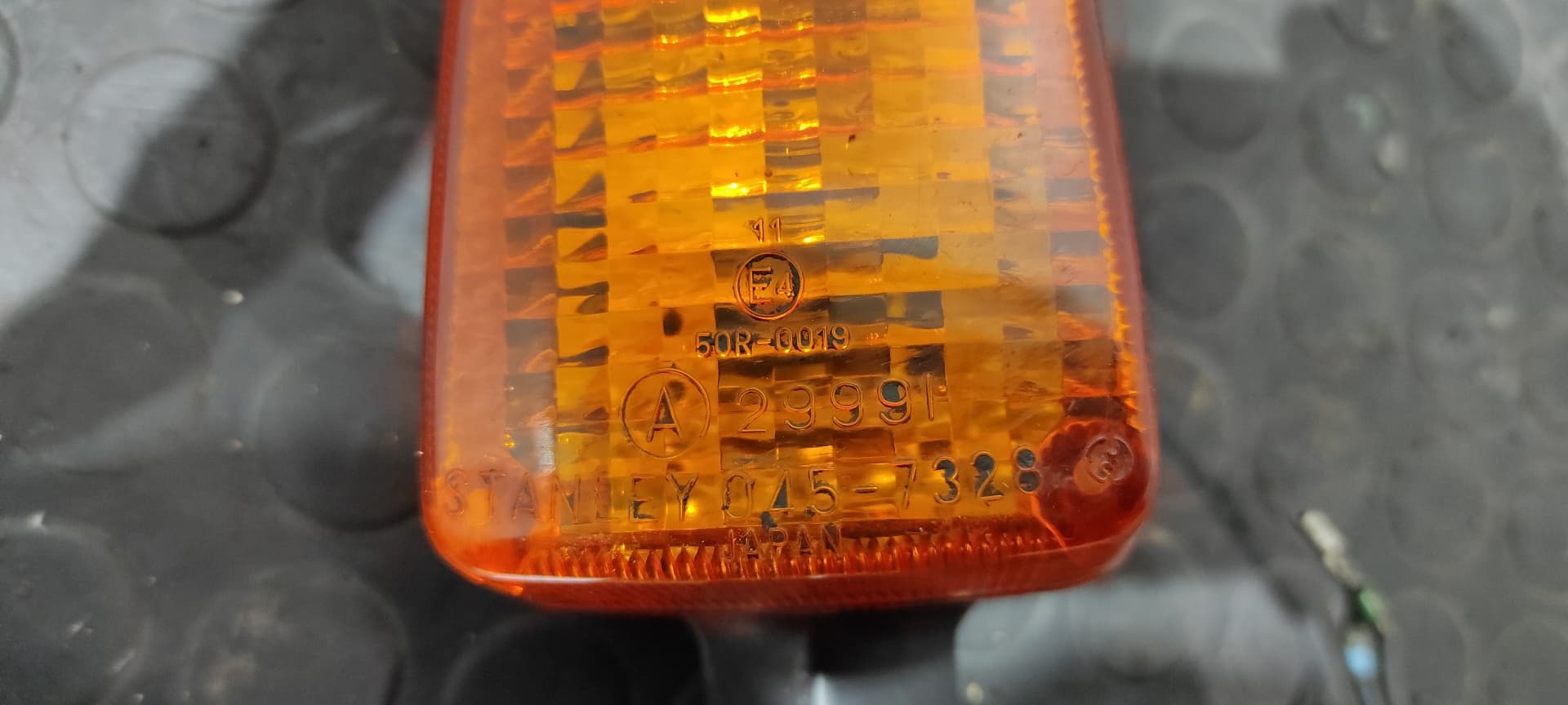 Recambio de PILOTO DELANTERO DERECHO para HONDA CB 900 referencia OEM IAM 0457328 7