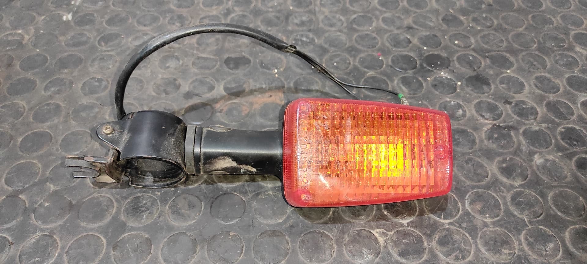 Recambio de PILOTO DELANTERO IZQUIERDO para HONDA CB 900 referencia OEM IAM 0457328