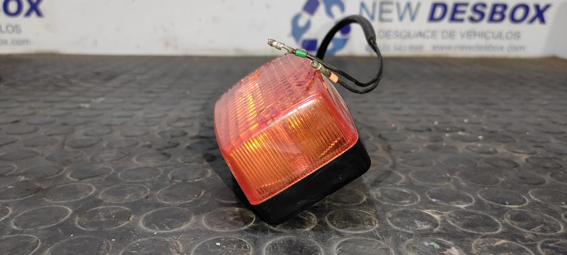 Recambio de PILOTO DELANTERO IZQUIERDO para HONDA CB 900 referencia OEM IAM 0457328 7