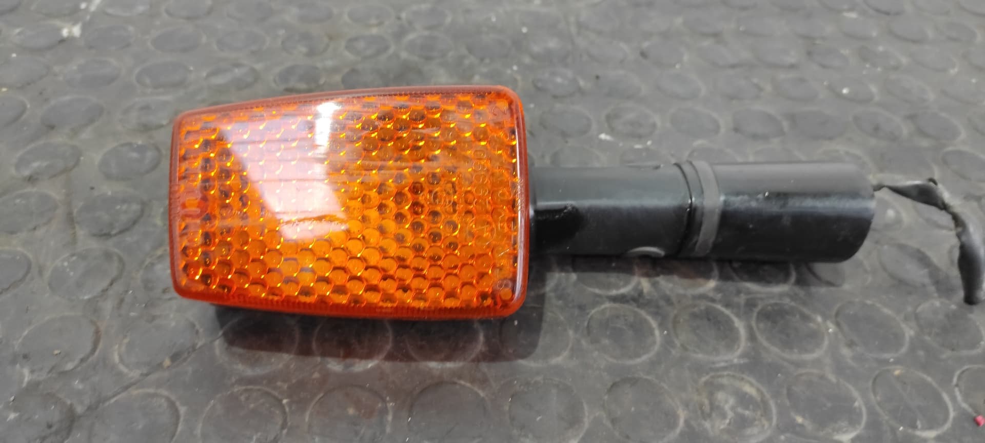 Recambio de PILOTO TRASERO IZQUIERDO para HONDA CB 900 referencia OEM IAM 0477342