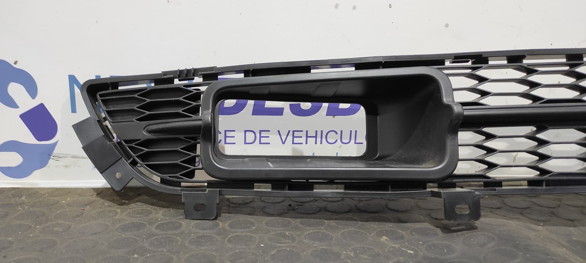 Recambio de REJILLA PARAGOLPES CENTRAL para INFINITI M SEDAN referencia OEM IAM 62256 1MA0A 5
