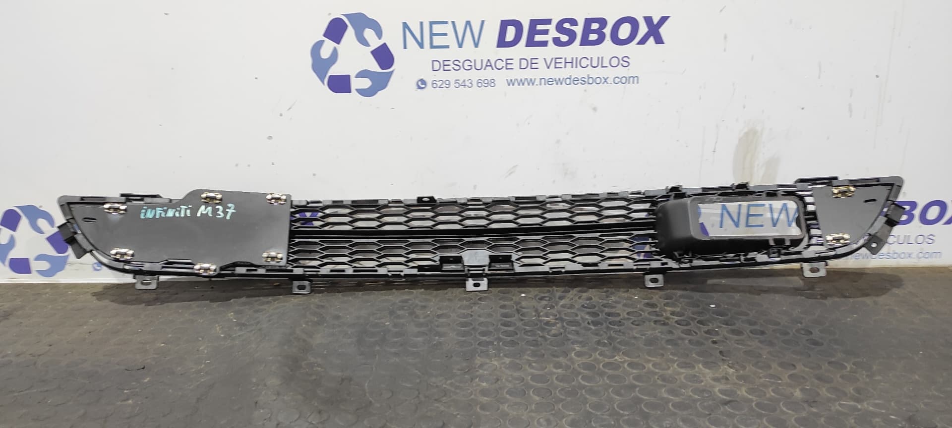 Recambio de REJILLA PARAGOLPES CENTRAL para INFINITI M SEDAN referencia OEM IAM 62256 1MA0A 7
