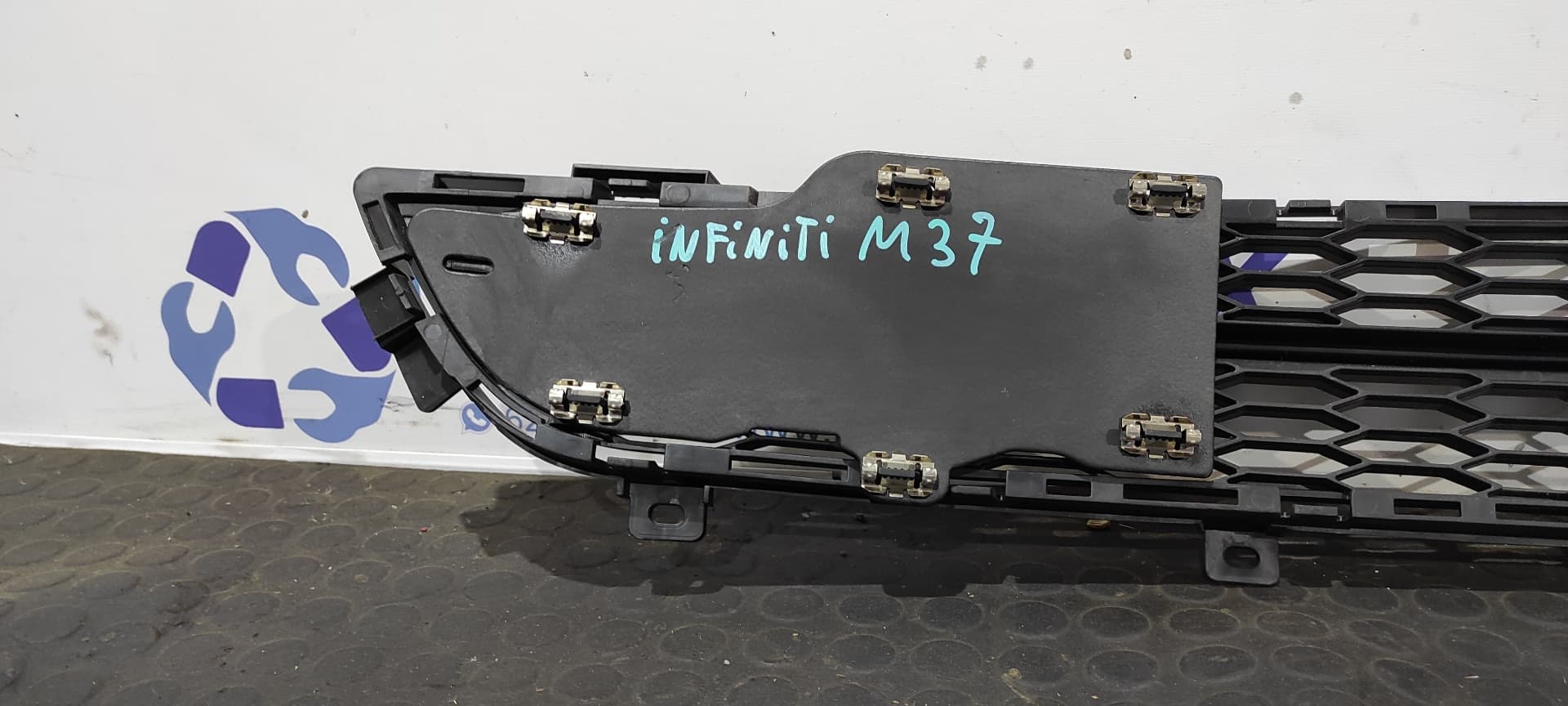 Recambio de REJILLA PARAGOLPES CENTRAL para INFINITI M SEDAN referencia OEM IAM 62256 1MA0A 4