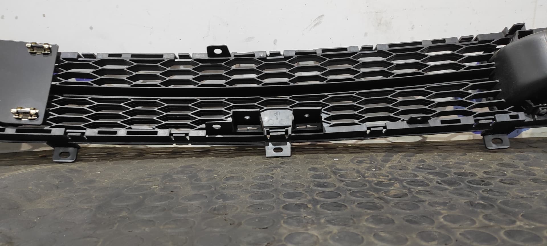 Recambio de REJILLA PARAGOLPES CENTRAL para INFINITI M SEDAN referencia OEM IAM 62256 1MA0A 6