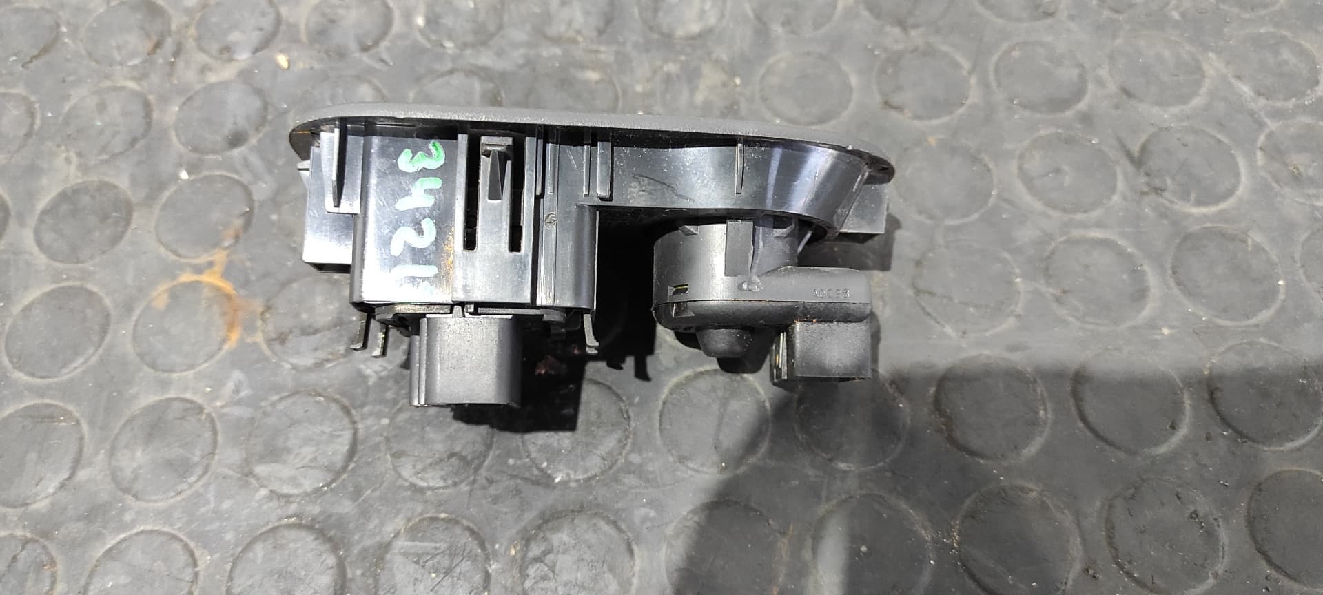 Recambio de MANDO ELEVALUNAS DELANTERO IZQUIERDO para OPEL MOVANO B KASTEN/COMBI HKa L2H2 3,3t DoKa M9TA6 referencia OEM IAM 8200637849   - BLANCO 4