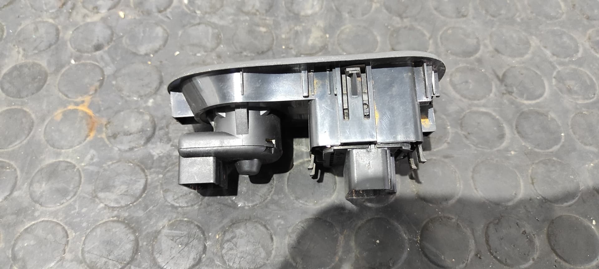 Recambio de MANDO ELEVALUNAS DELANTERO IZQUIERDO para OPEL MOVANO B KASTEN/COMBI HKa L2H2 3,3t DoKa M9TA6 referencia OEM IAM 8200637849   - BLANCO 6
