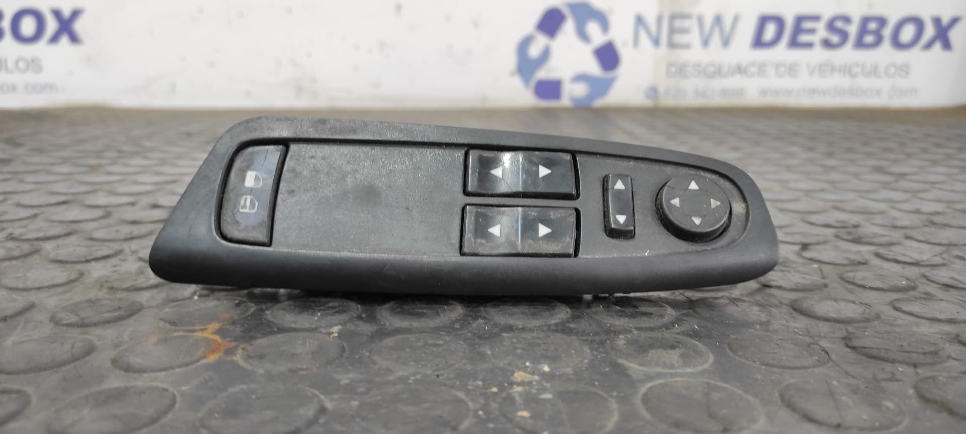 Recambio de MANDO ELEVALUNAS DELANTERO IZQUIERDO para FIAT STILO (192) 1.6 16V 182B6000 referencia OEM IAM B569   - ROJO