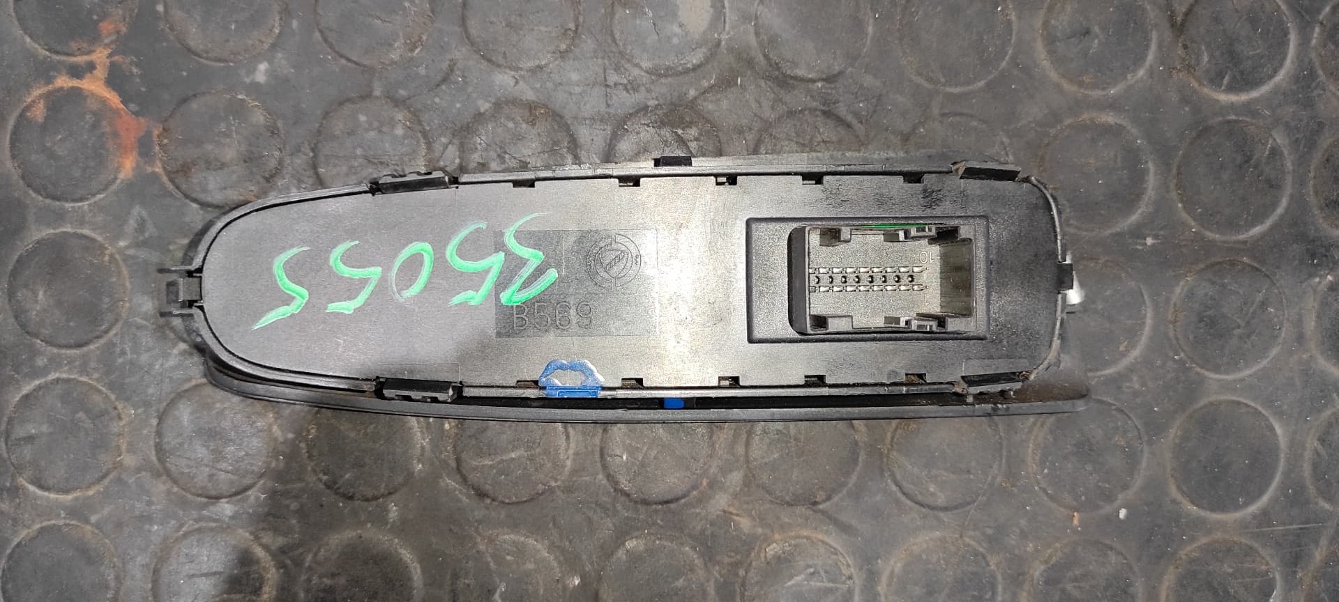 Recambio de MANDO ELEVALUNAS DELANTERO IZQUIERDO para FIAT STILO (192) 1.6 16V 182B6000 referencia OEM IAM B569   - ROJO 3