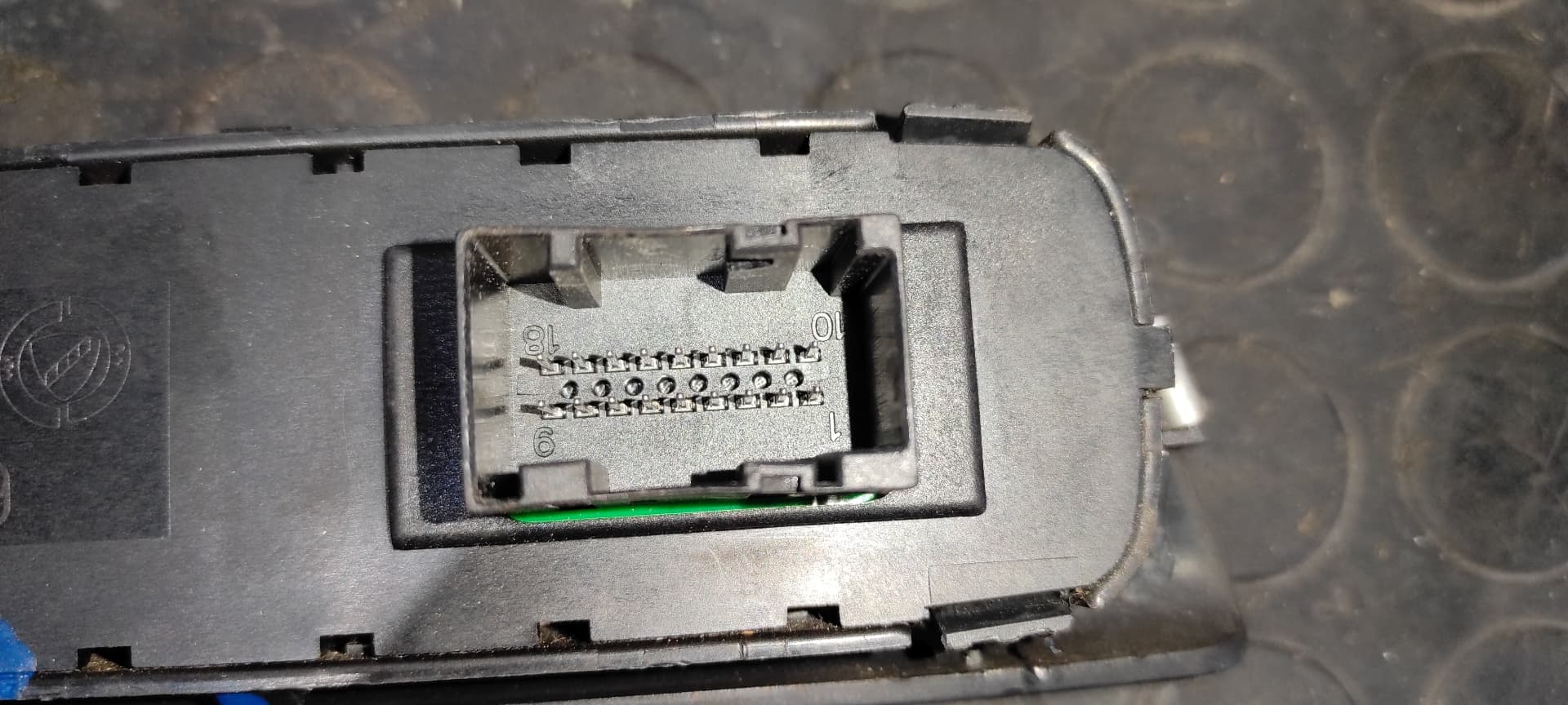 Recambio de MANDO ELEVALUNAS DELANTERO IZQUIERDO para FIAT STILO (192) 1.6 16V 182B6000 referencia OEM IAM B569   - ROJO 4