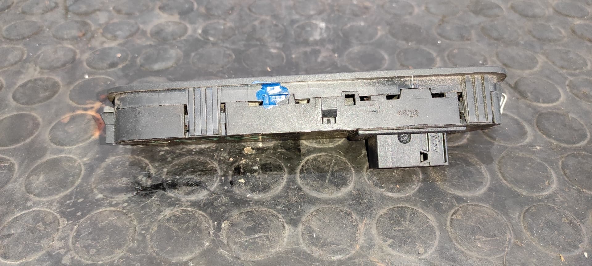 Recambio de MANDO ELEVALUNAS DELANTERO IZQUIERDO para FIAT STILO (192) 1.6 16V 182B6000 referencia OEM IAM B569   - ROJO 2