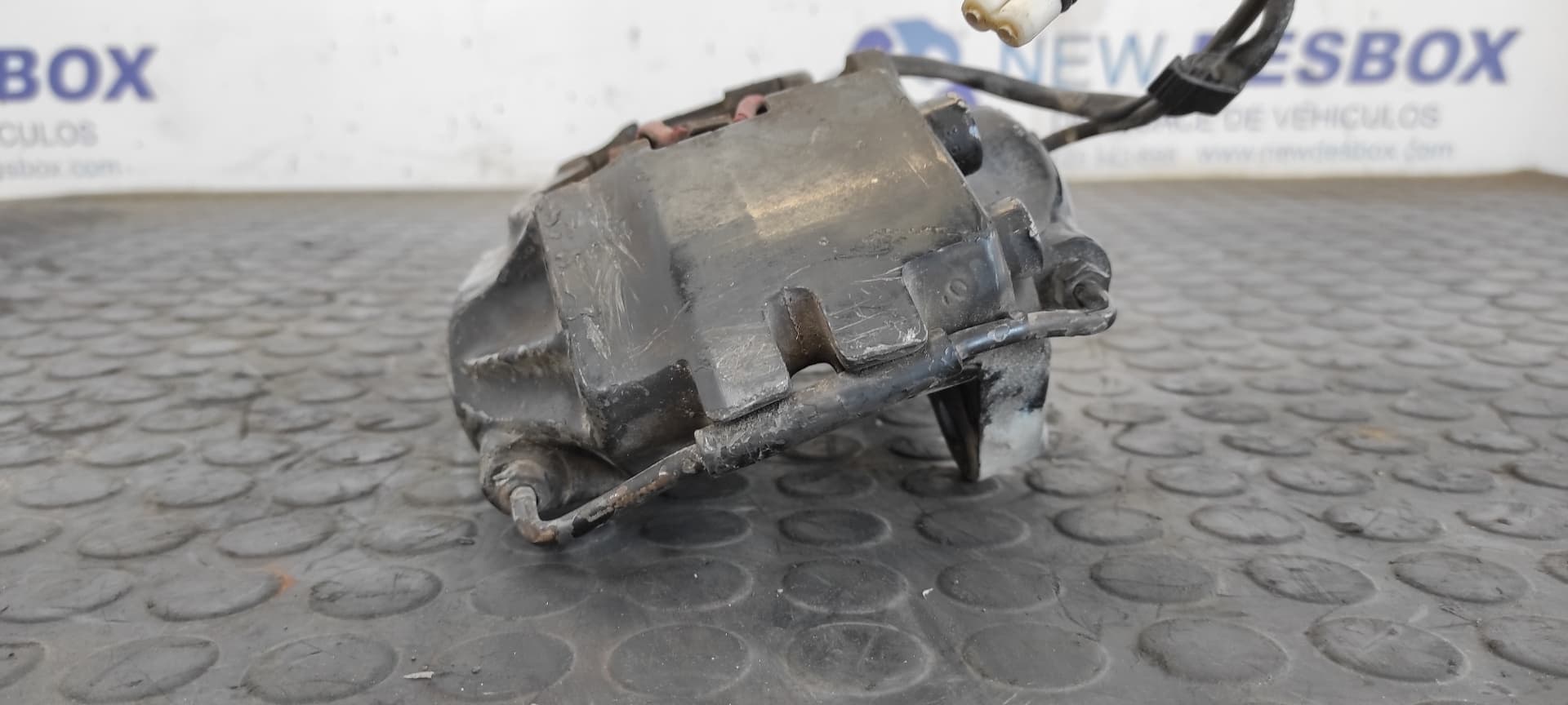 Recambio de PINZA DE FRENO TRASERA IZQUIERDA para PORSCHE 944 3.0 M4441 referencia OEM IAM 20467300 3
