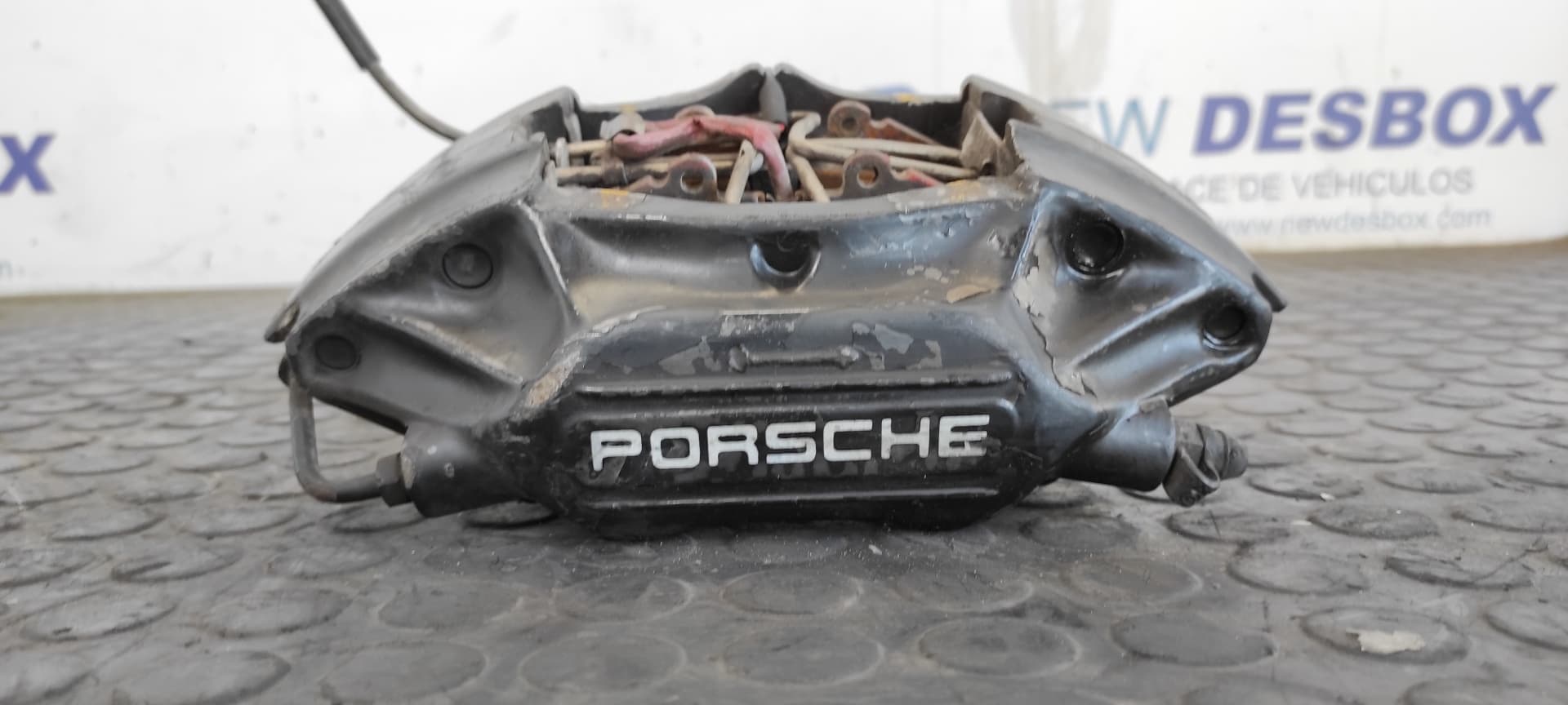 Recambio de PINZA DE FRENO TRASERA DERECHA para PORSCHE 944 3.0 M4441 referencia OEM IAM 20467300 6