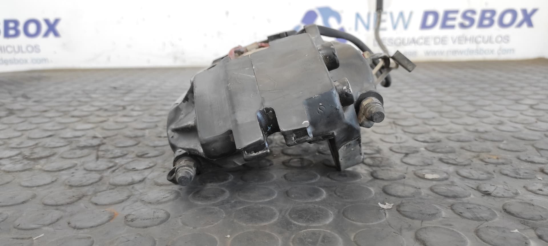 Recambio de PINZA DE FRENO TRASERA DERECHA para PORSCHE 944 3.0 M4441 referencia OEM IAM 20467300 2