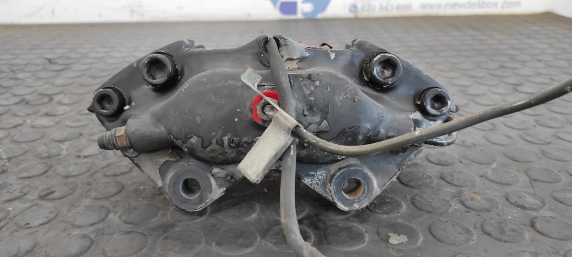 Recambio de PINZA DE FRENO TRASERA DERECHA para PORSCHE 944 3.0 M4441 referencia OEM IAM 20467300 3