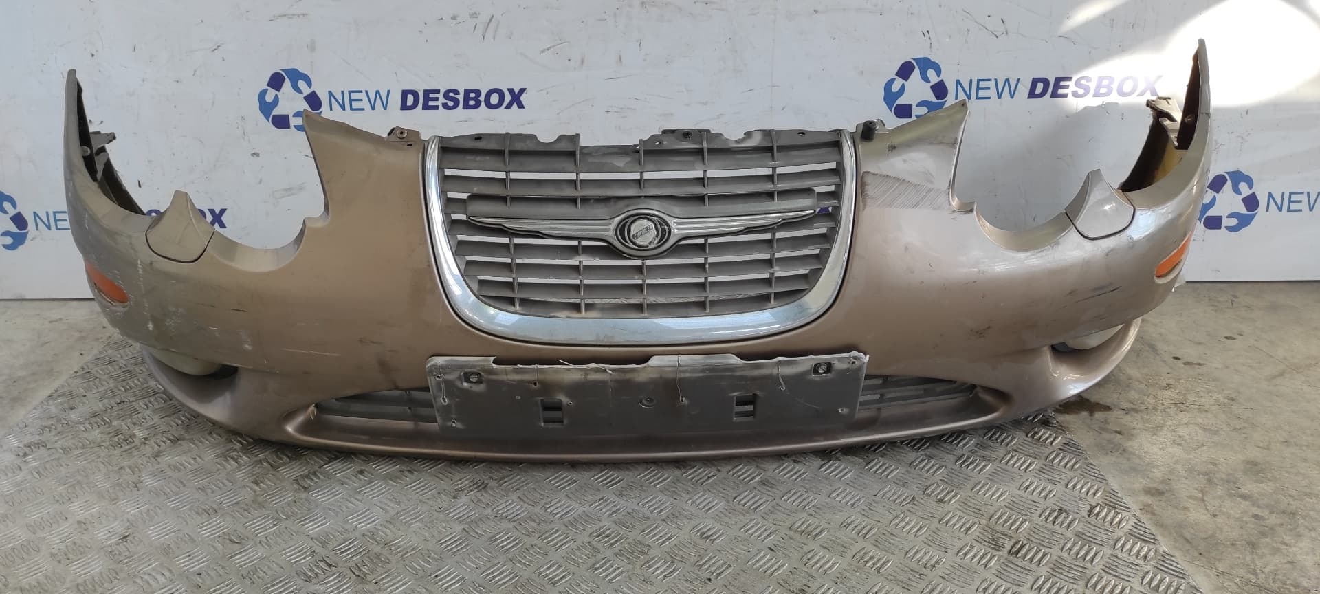 Recambio de PARAGOLPES DELANTERO para CHRYSLER 300 M (LR) 2.7 CAT G2.7L referencia OEM IAM    - MARRON