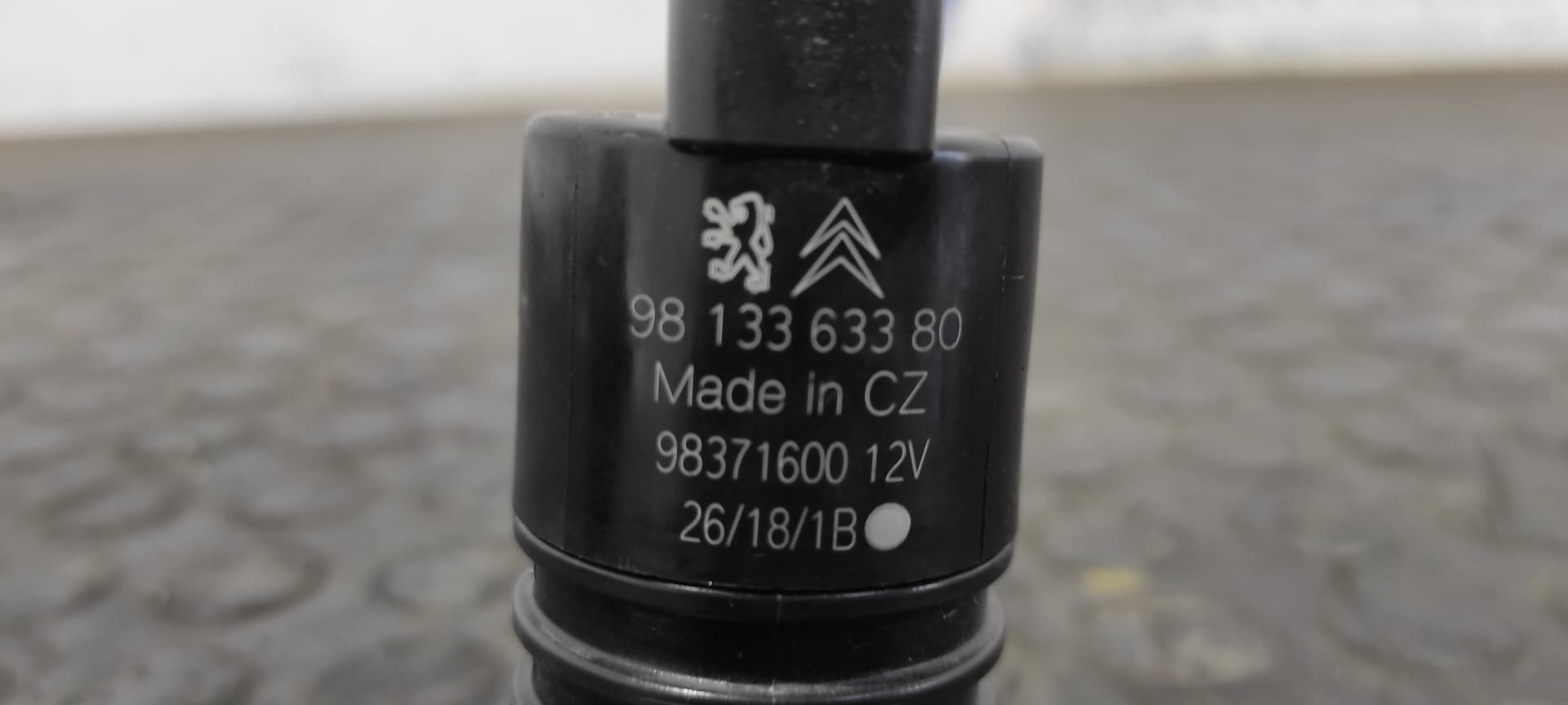 Recambio de BOMBA LIMPIA para PEUGEOT 3008 Allure YH01 referencia OEM IAM 9813363380   - NEGRO 5