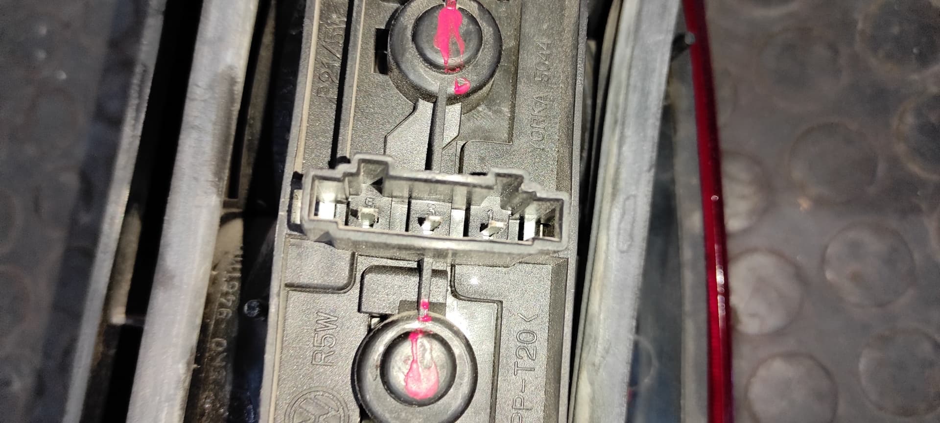 Recambio de PILOTO TRASERO IZQUIERDO para SEAT CORDOBA BERLINA (6K2) Dream (1997->) AEY referencia OEM IAM 6K0945111B   - VERDE 9