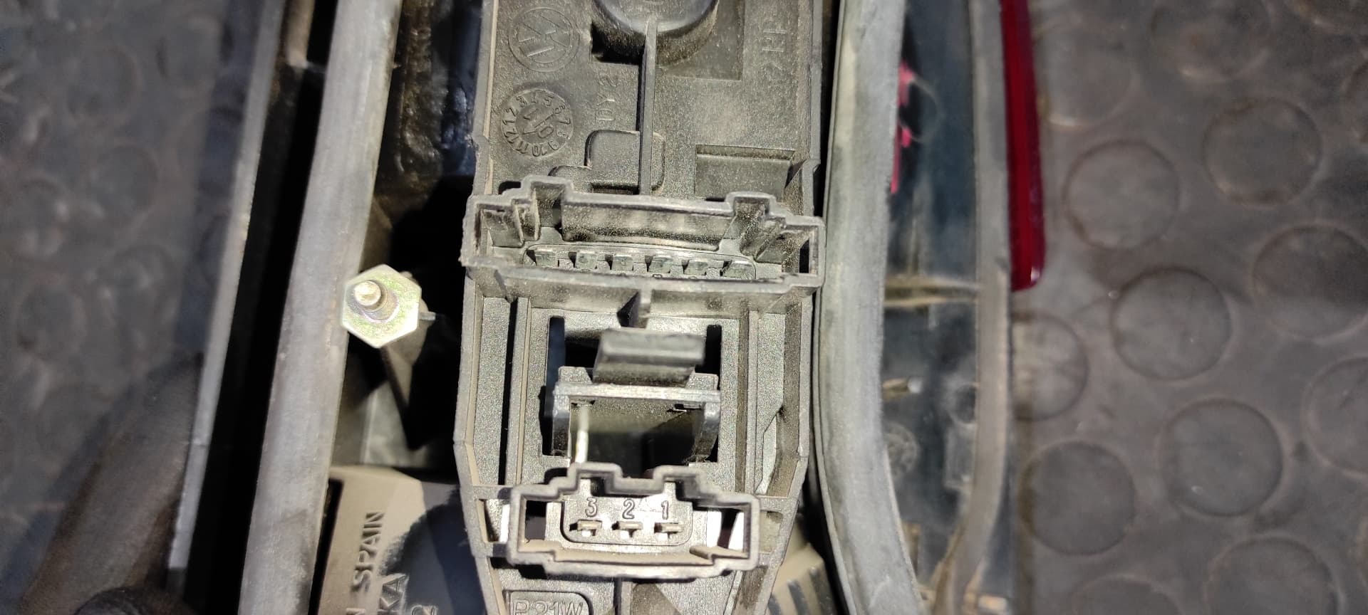 Recambio de PILOTO TRASERO IZQUIERDO para SEAT CORDOBA BERLINA (6K2) Dream (1997->) AEY referencia OEM IAM 6K0945111B   - VERDE 3