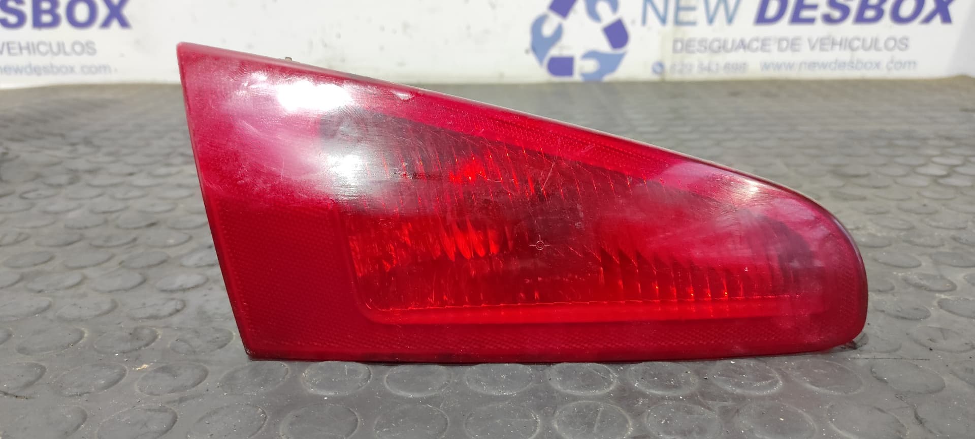 Recambio de PILOTO PORTON IZQUIERDO para ALFA ROMEO 147 (190) 1.9 JTD 150 Collezione 937A5000 referencia OEM IAM 60693792   - BLANCO