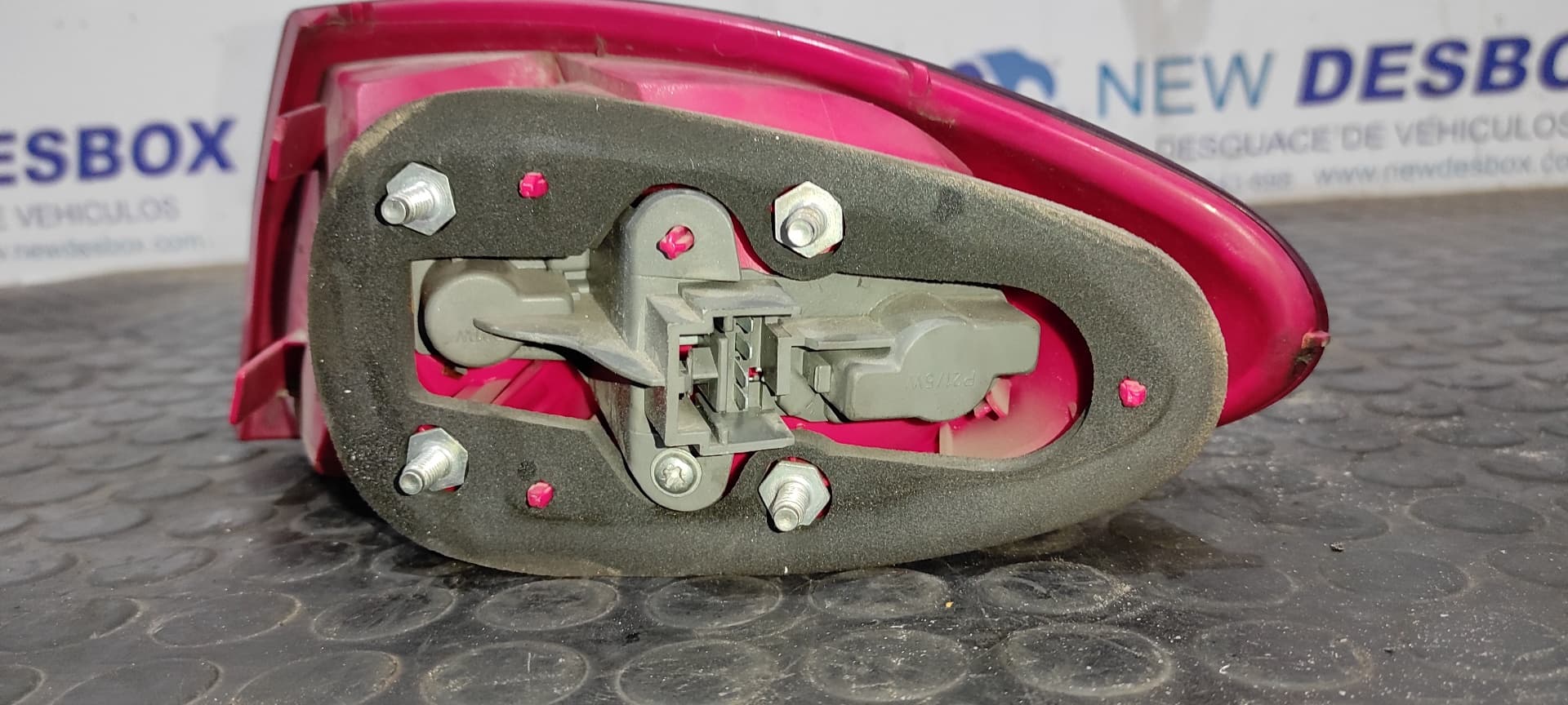 Recambio de PILOTO TRASERO IZQUIERDO para ALFA ROMEO 147 (190) 1.9 JTD 150 Collezione 937A5000 referencia OEM IAM 46556349   - BLANCO 6