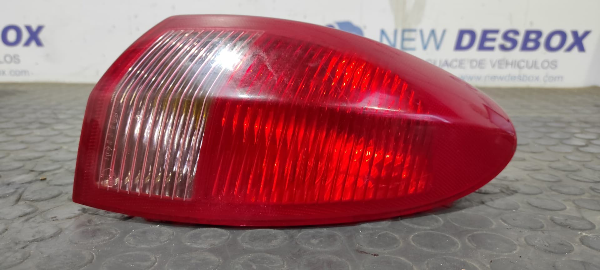 Recambio de PILOTO TRASERO DERECHO para ALFA ROMEO 147 (190) 1.9 JTD 150 Collezione 937A5000 referencia OEM IAM 46556347   - BLANCO