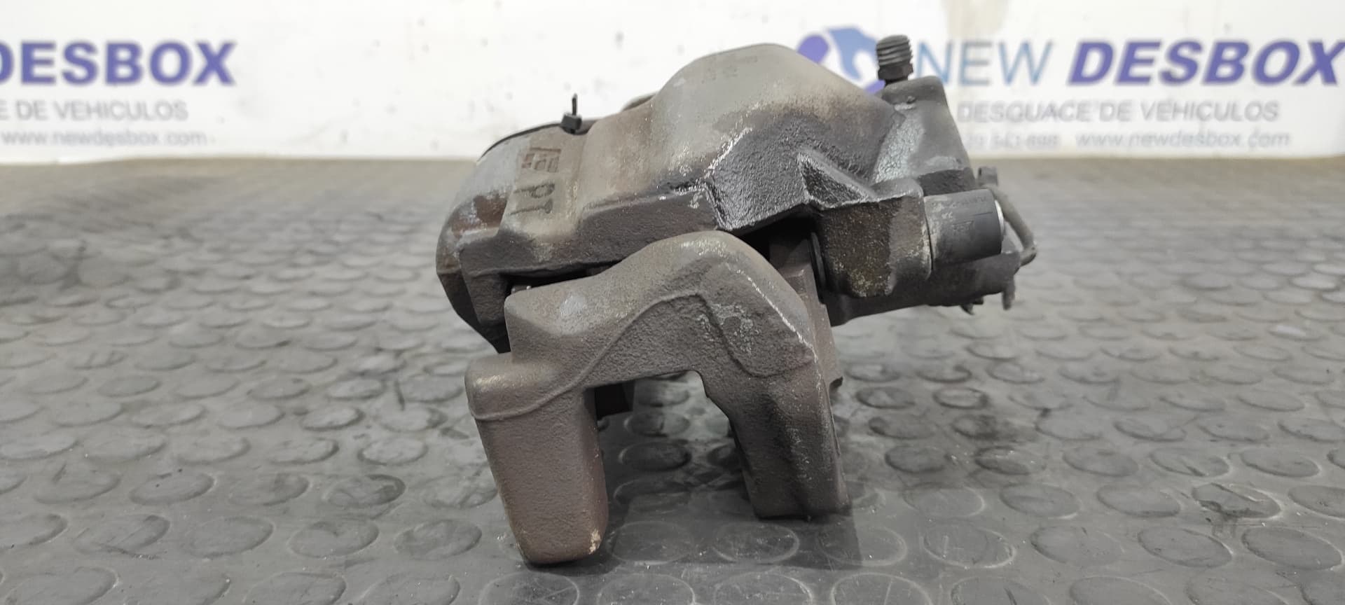 Recambio de PINZA DE FRENO DELANTERA DERECHA para SEAT ALHAMBRA (7V9) Sport Plus AUY referencia OEM IAM YM210DA   - BLANCO 5