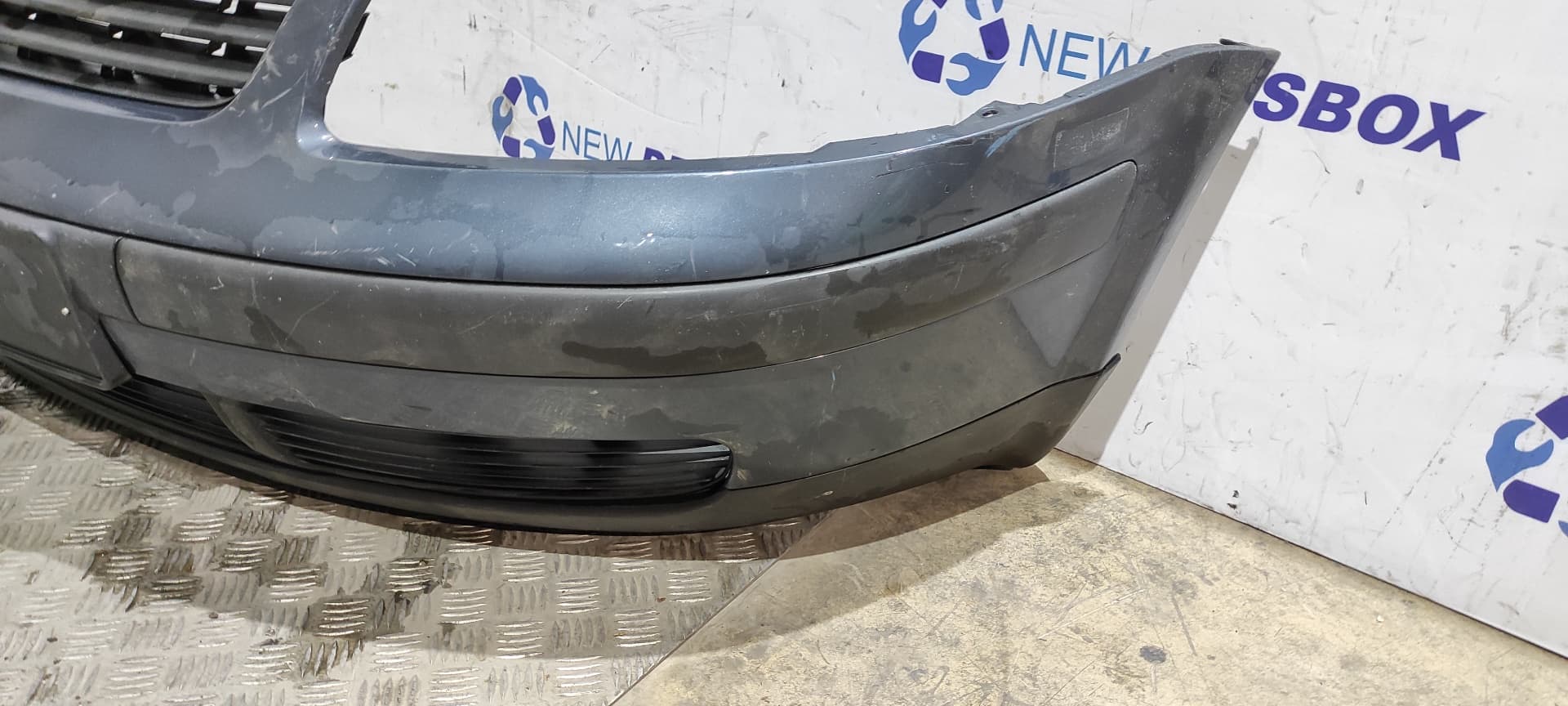 Recambio de PARAGOLPES DELANTERO para VOLKSWAGEN PASSAT BERLINA (3B3) referencia OEM IAM 6