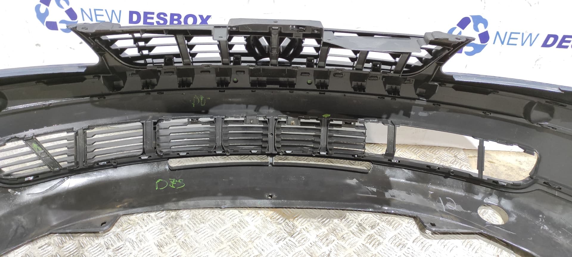 Recambio de PARAGOLPES DELANTERO para VOLKSWAGEN PASSAT BERLINA (3B3) referencia OEM IAM 9