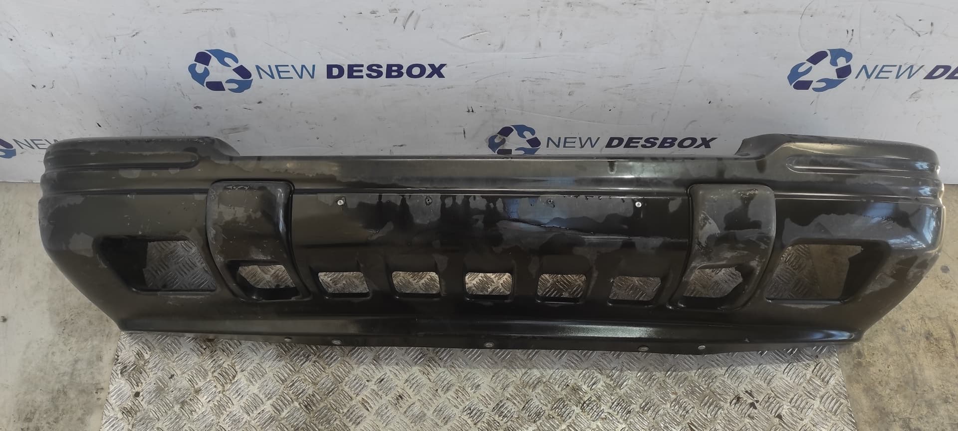 Recambio de PARAGOLPES DELANTERO para CHRYSLER JEEP CHEROKEE (J) 2.5 Turbodiesel DM52 referencia OEM IAM    - NEGRO