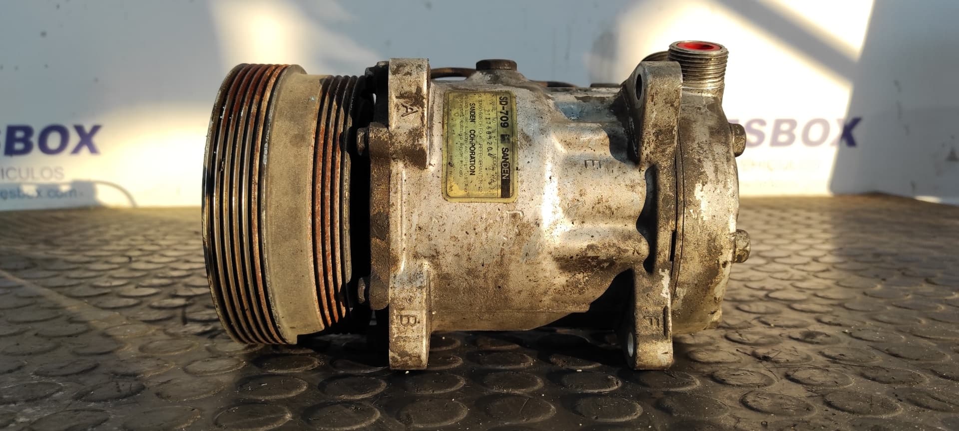 Recambio de COMPRESOR AIRE ACONDICIONADO para ALFA ROMEO 155 2.5 AR67301 referencia OEM IAM SD709