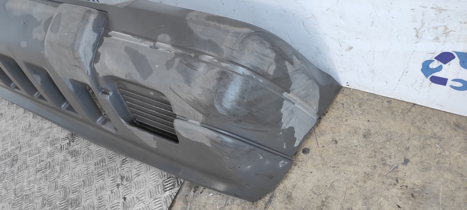Recambio de PARAGOLPES DELANTERO para JEEP CHEROKEE (J) DM52 referencia OEM IAM    - MORADO 10