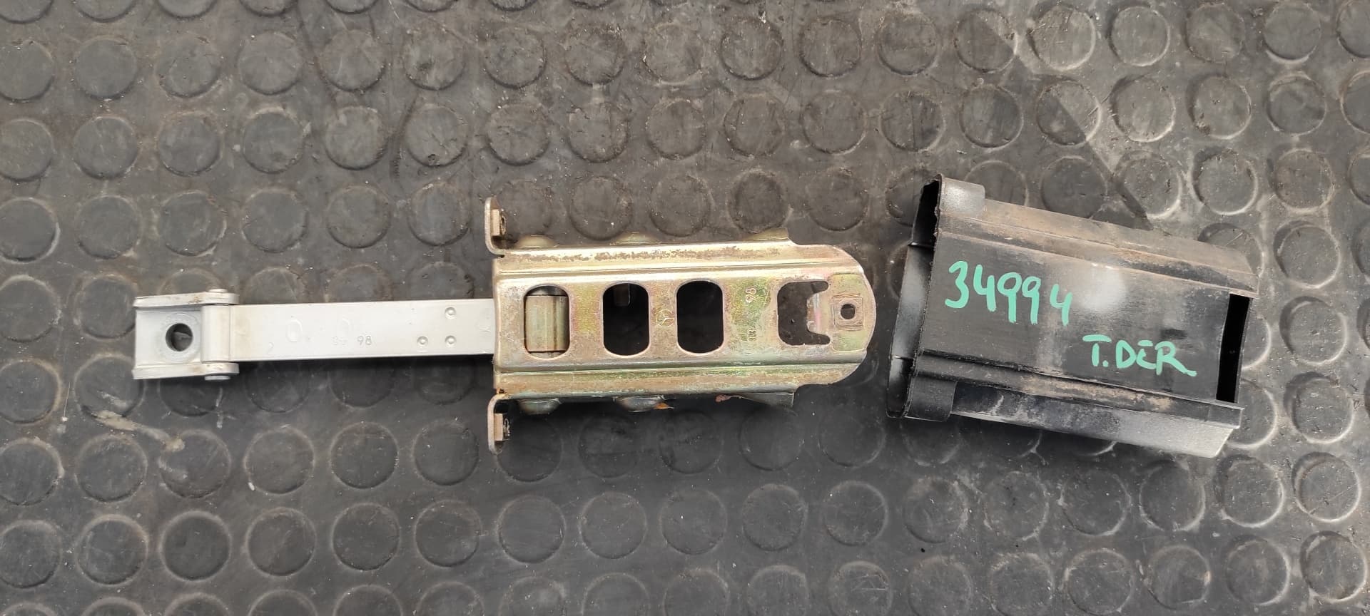 Recambio de RETENEDOR PUERTA DERECHA para MERCEDES-BENZ CLASE E (W210) BERLINA DIESEL 300 Turbodiesel (210.025) OM606962 referencia OEM IAM 0398   - GRIS