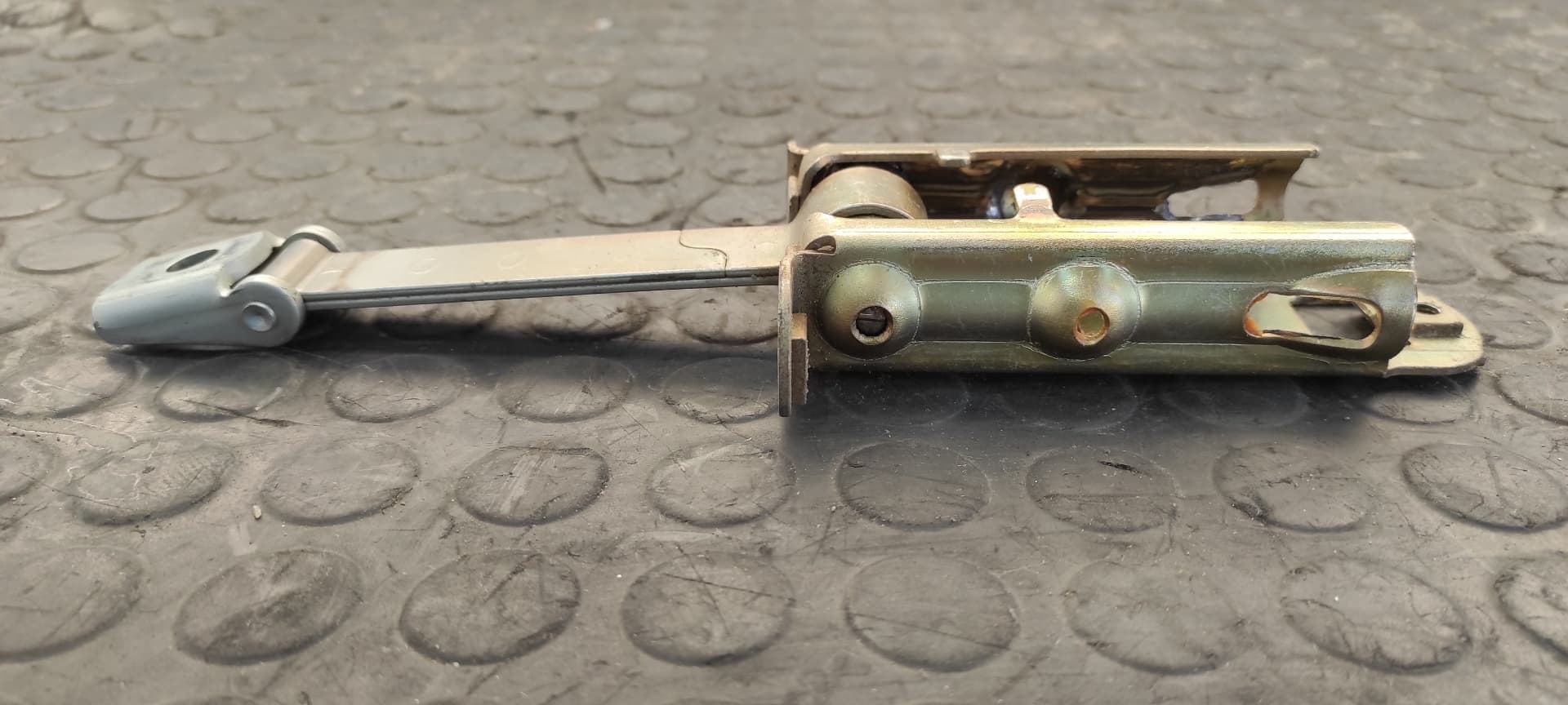 Recambio de RETENEDOR PUERTA DERECHA para MERCEDES-BENZ CLASE E (W210) BERLINA DIESEL 300 Turbodiesel (210.025) OM606962 referencia OEM IAM 0398   - GRIS 5