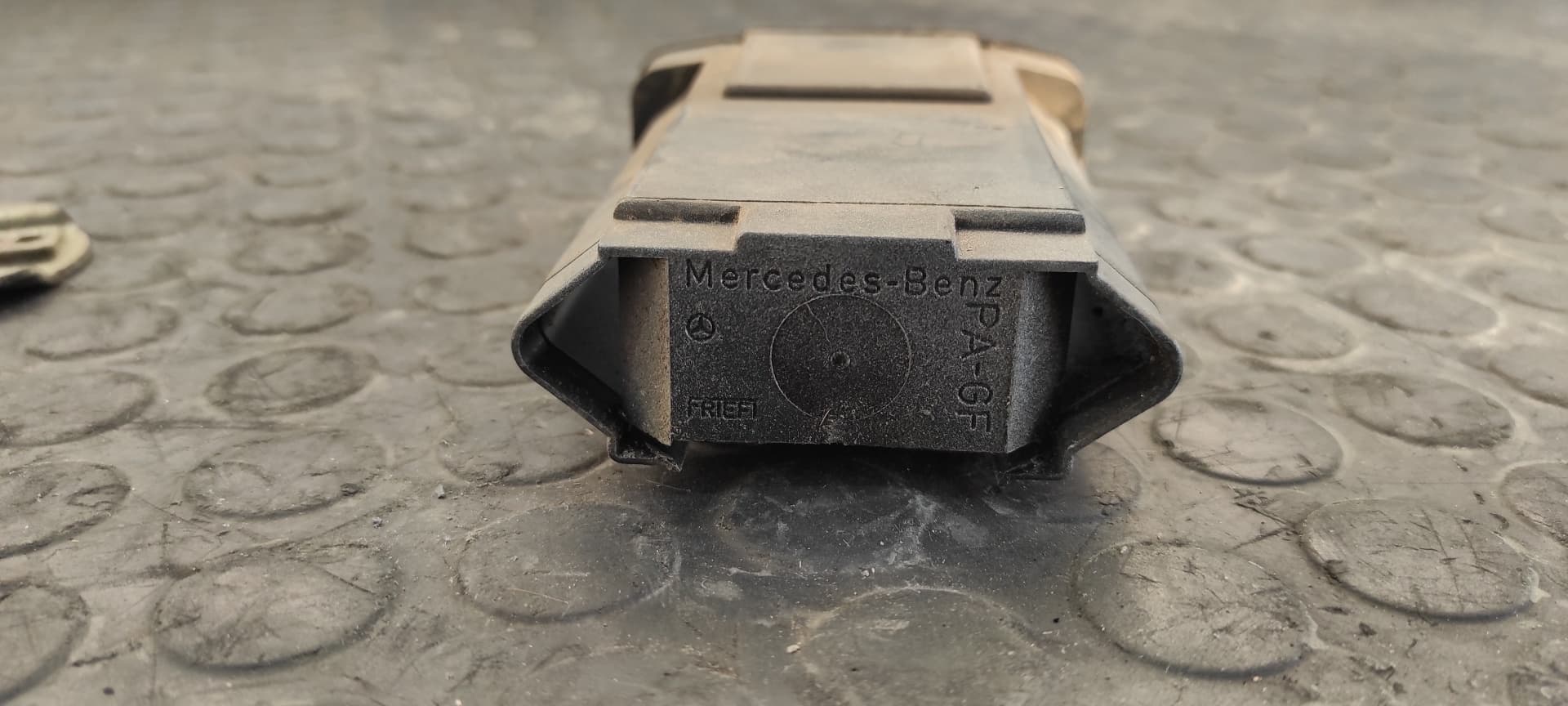 Recambio de RETENEDOR PUERTA DERECHA para MERCEDES-BENZ CLASE E (W210) BERLINA DIESEL 300 Turbodiesel (210.025) OM606962 referencia OEM IAM 0398   - GRIS 7