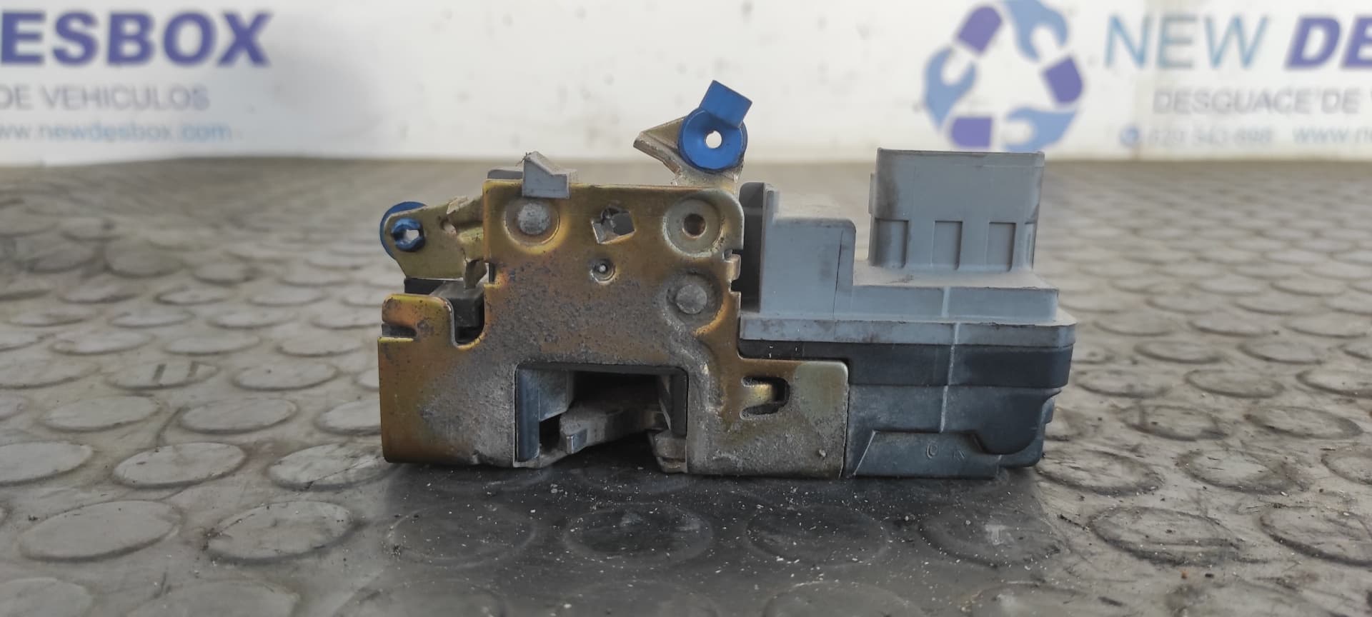 Recambio de CERRADURA PUERTA DELANTERA DERECHA para PEUGEOT PARTNER (S1) 1.9 Diesel WJYDW8B referencia OEM IAM AVD2   - ROJO 5