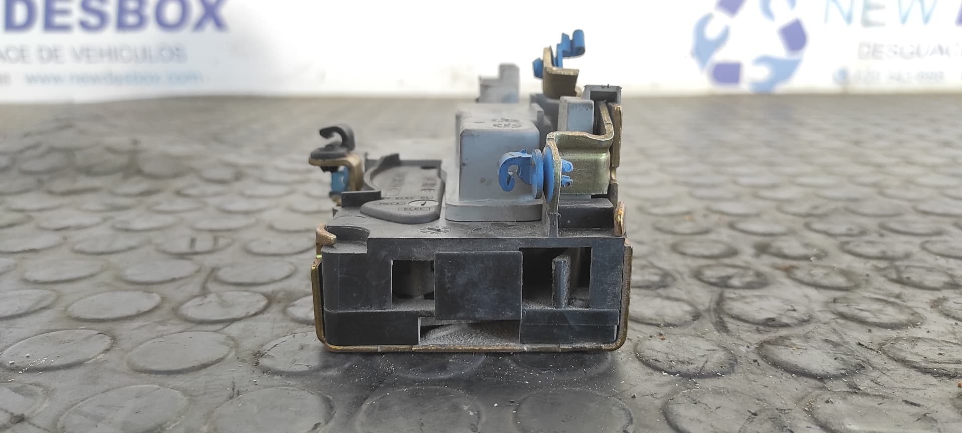 Recambio de CERRADURA PUERTA DELANTERA DERECHA para PEUGEOT PARTNER (S1) 1.9 Diesel WJYDW8B referencia OEM IAM AVD2   - ROJO 3