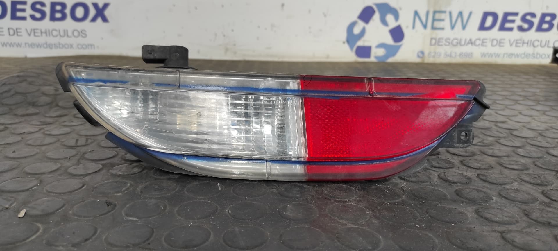 Recambio de FARO ANTINIEBLA TRASERO DERECHO para FIAT GRANDE PUNTO (199) 1.3 16V JTD CAT 199A2000 referencia OEM IAM 51718011   - AZUL