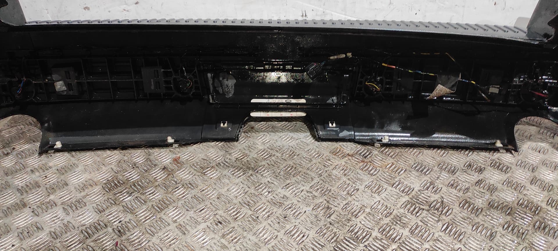 Recambio de PARAGOLPES TRASERO para LAND ROVER RANGE ROVER SPORT 276DT referencia OEM IAM LR014235   - NEGRO 7