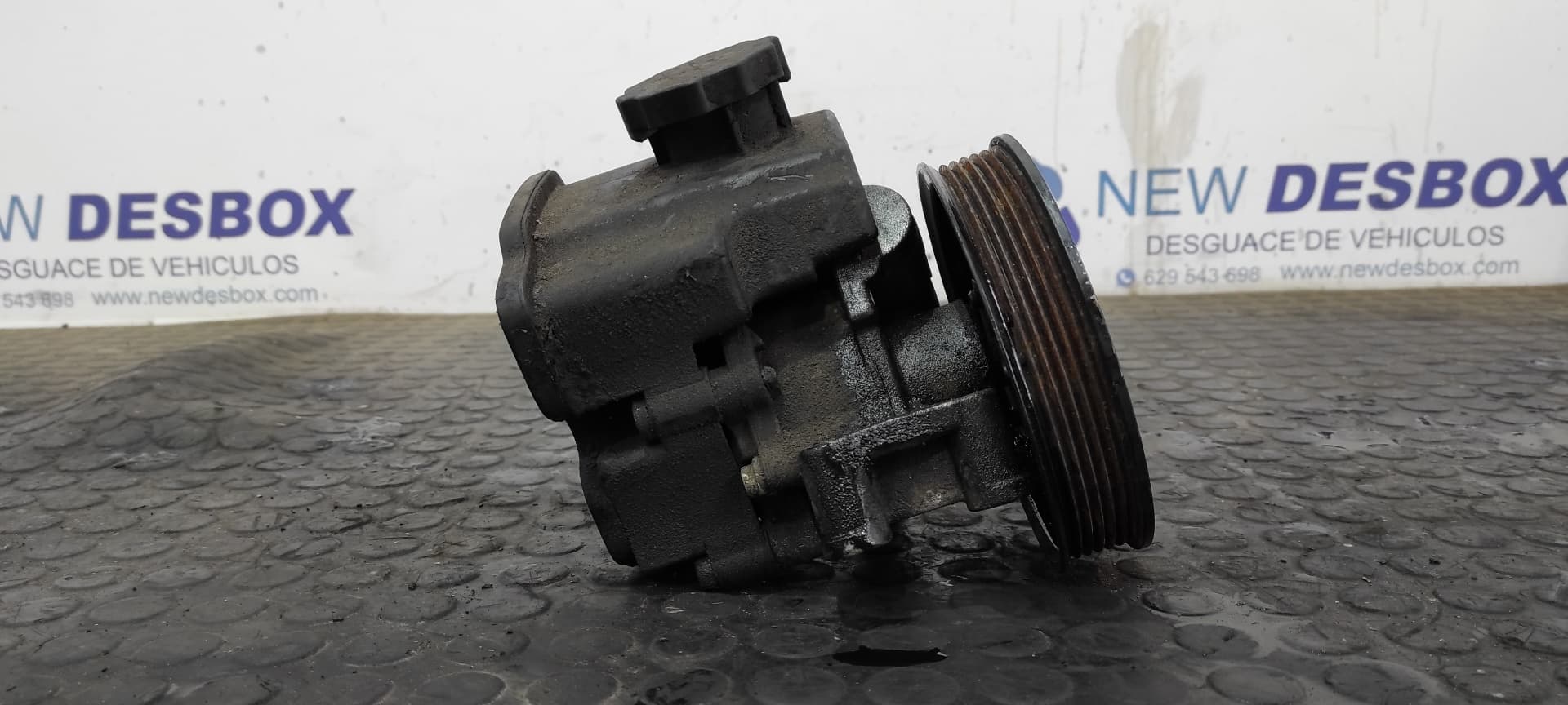 Recambio de BOMBA DIRECCION para MERCEDES-BENZ VITO MIXTO 06.2003 -> 111  CDI  Compacto  (639.601) 646982 referencia OEM IAM A6042360010   - BLANCO 2