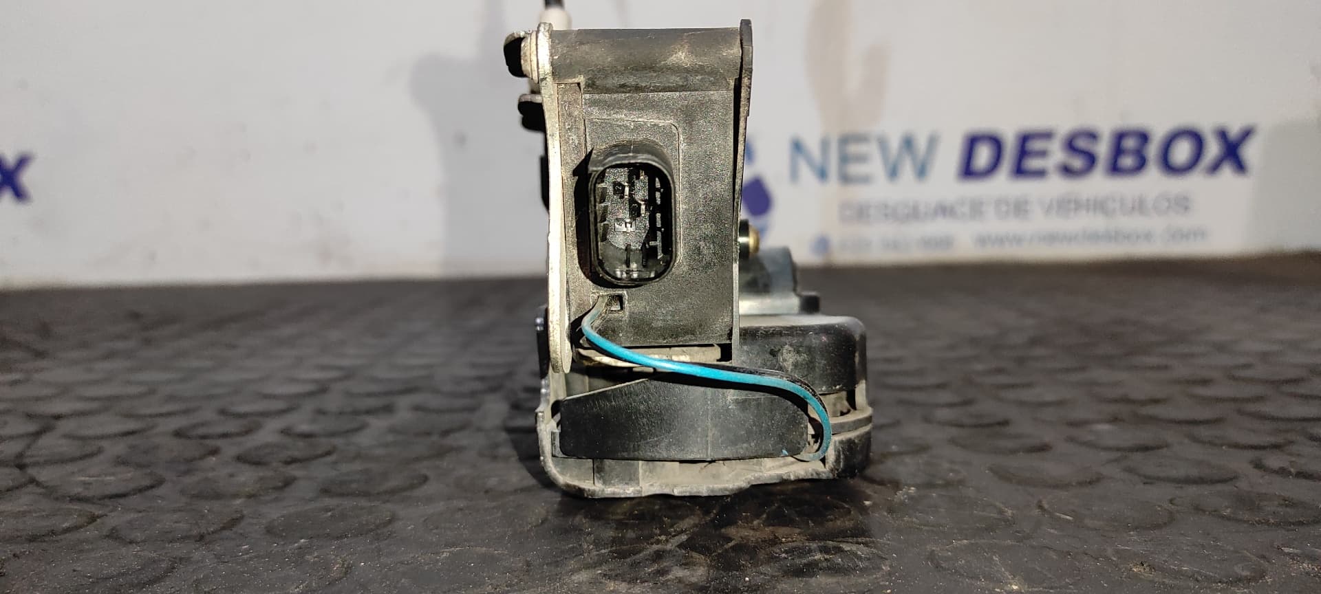 Recambio de CERRADURA PUERTA DELANTERA IZQUIERDA para MERCEDES-BENZ VITO MIXTO 06.2003 -> 111  CDI  Compacto  (639.601) 646982 referencia OEM IAM A6397200835   - BLANCO 2