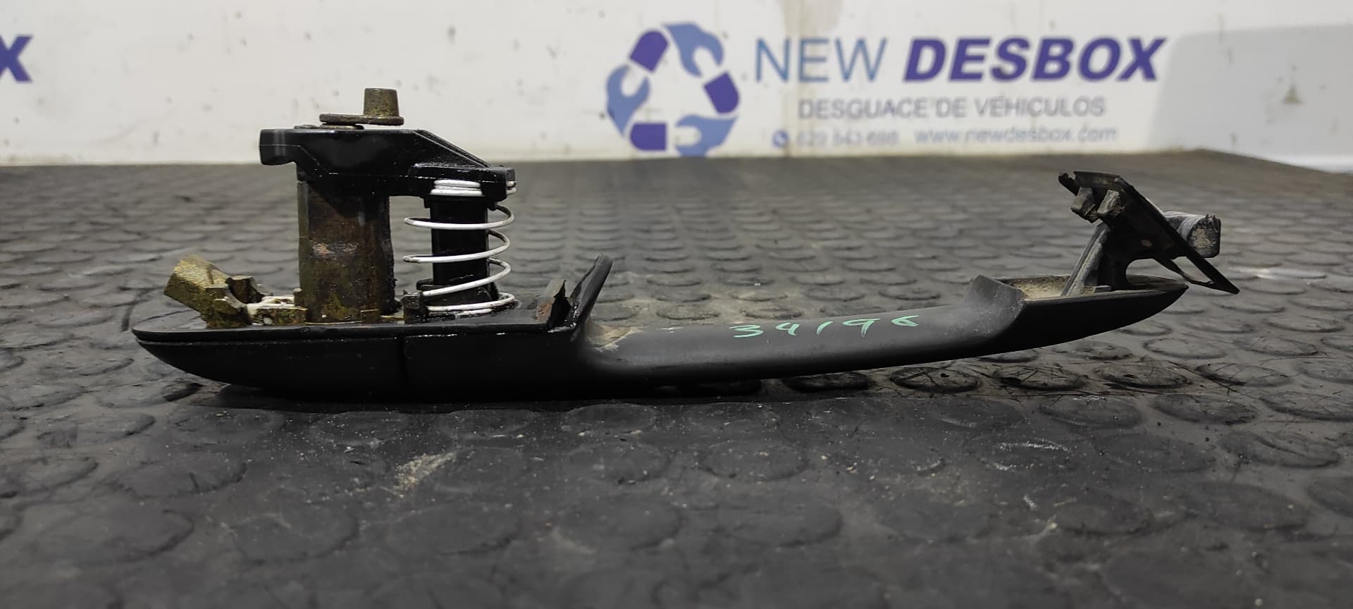 Recambio de MANETA DELANTERA IZQUIERDA para MERCEDES-BENZ VITO MIXTO 06.2003 -> 111  CDI  Compacto  (639.601) 646982 referencia OEM IAM    - BLANCO 2