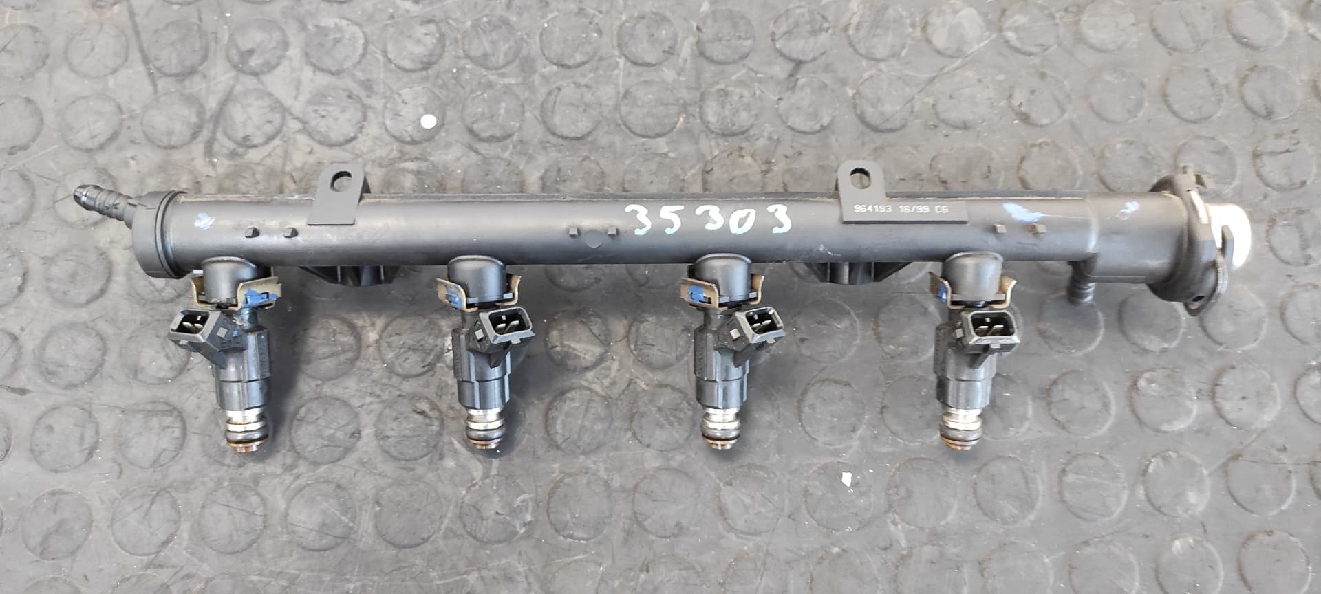 Recambio de RAMPA INYECTORA para VOLKSWAGEN POLO BERLINA (6N1) Air APQ referencia OEM IAM 030133319L   - BLANCO