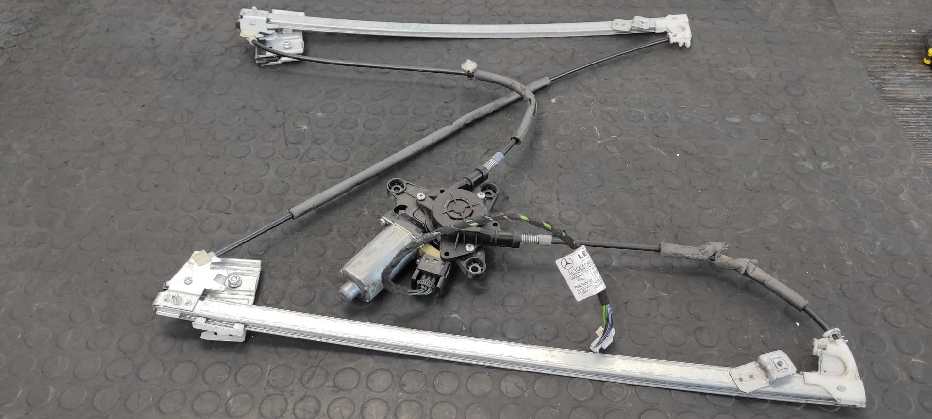 Recambio de ELEVALUNAS DELANTERO DERECHO para MERCEDES-BENZ VITO MIXTO 06.2003 -> 111  CDI  Compacto  (639.601) 646982 referencia OEM IAM 0130821940   - BLANCO