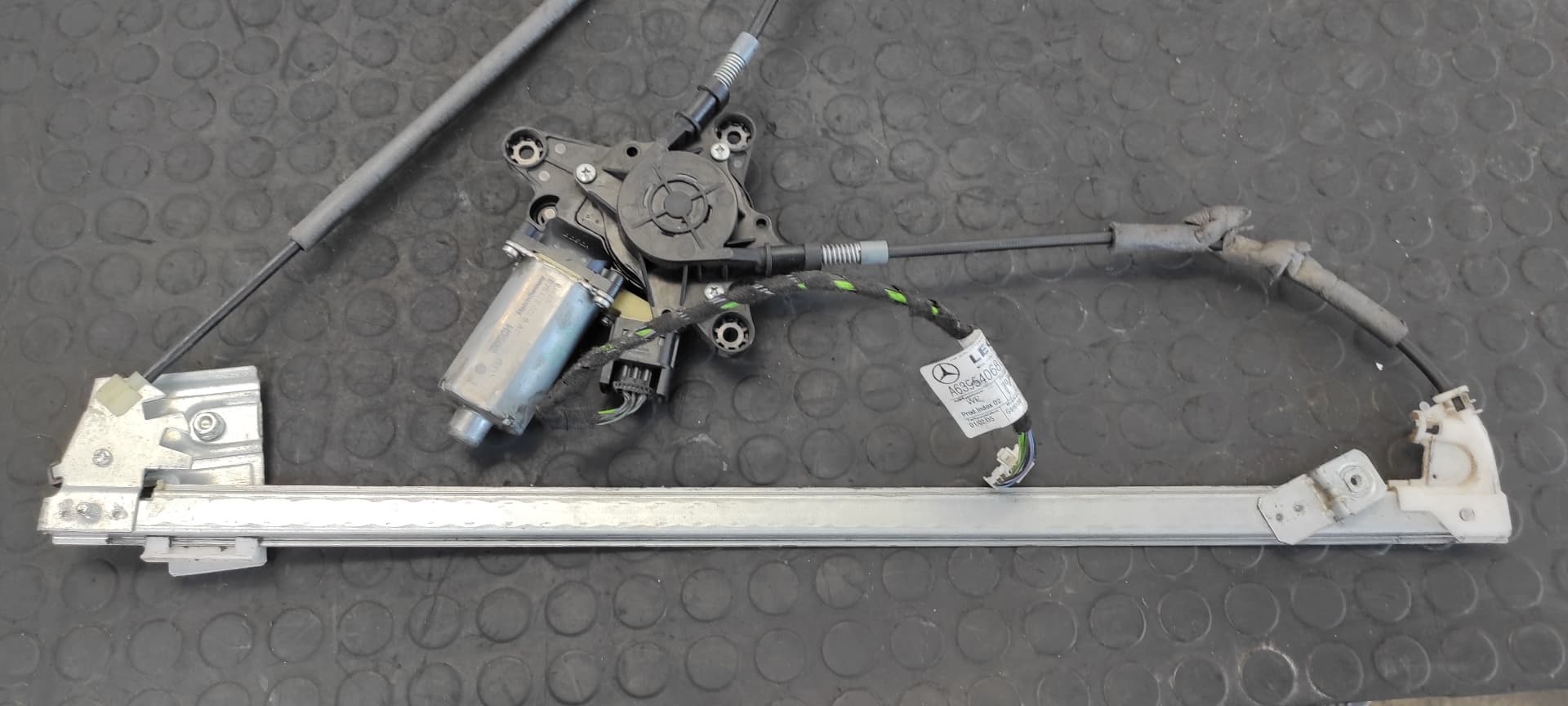 Recambio de ELEVALUNAS DELANTERO DERECHO para MERCEDES-BENZ VITO MIXTO 06.2003 -> 111  CDI  Compacto  (639.601) 646982 referencia OEM IAM 0130821940   - BLANCO 9