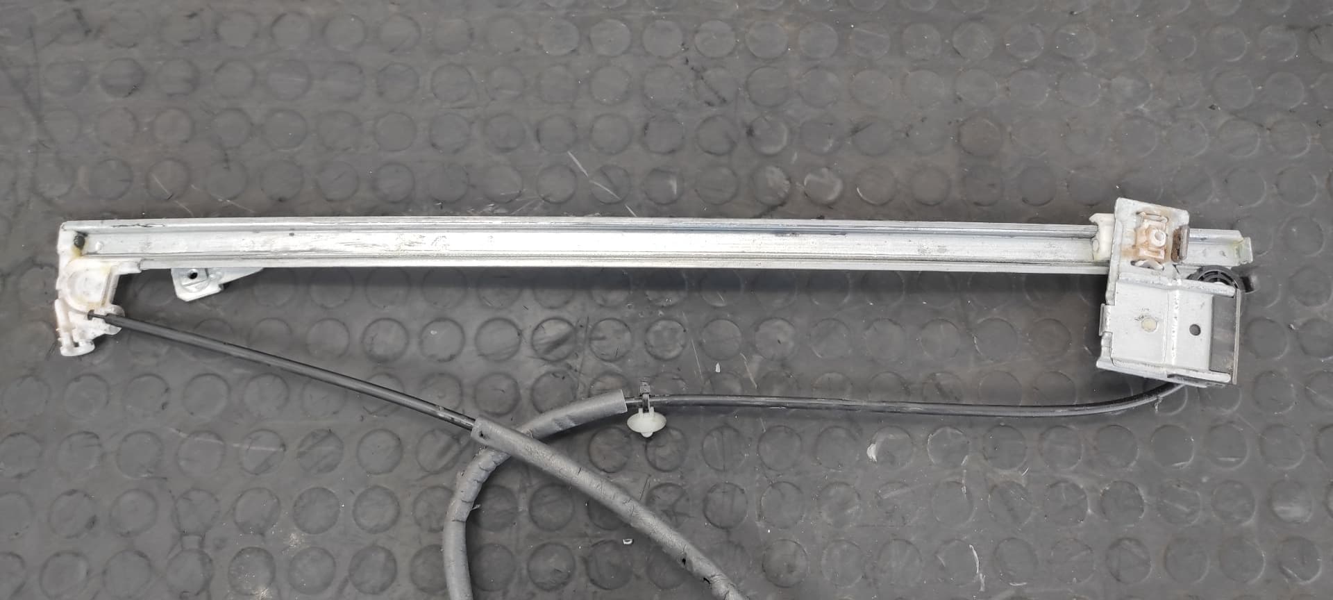 Recambio de ELEVALUNAS DELANTERO DERECHO para MERCEDES-BENZ VITO MIXTO 06.2003 -> 111  CDI  Compacto  (639.601) 646982 referencia OEM IAM 0130821940   - BLANCO 11