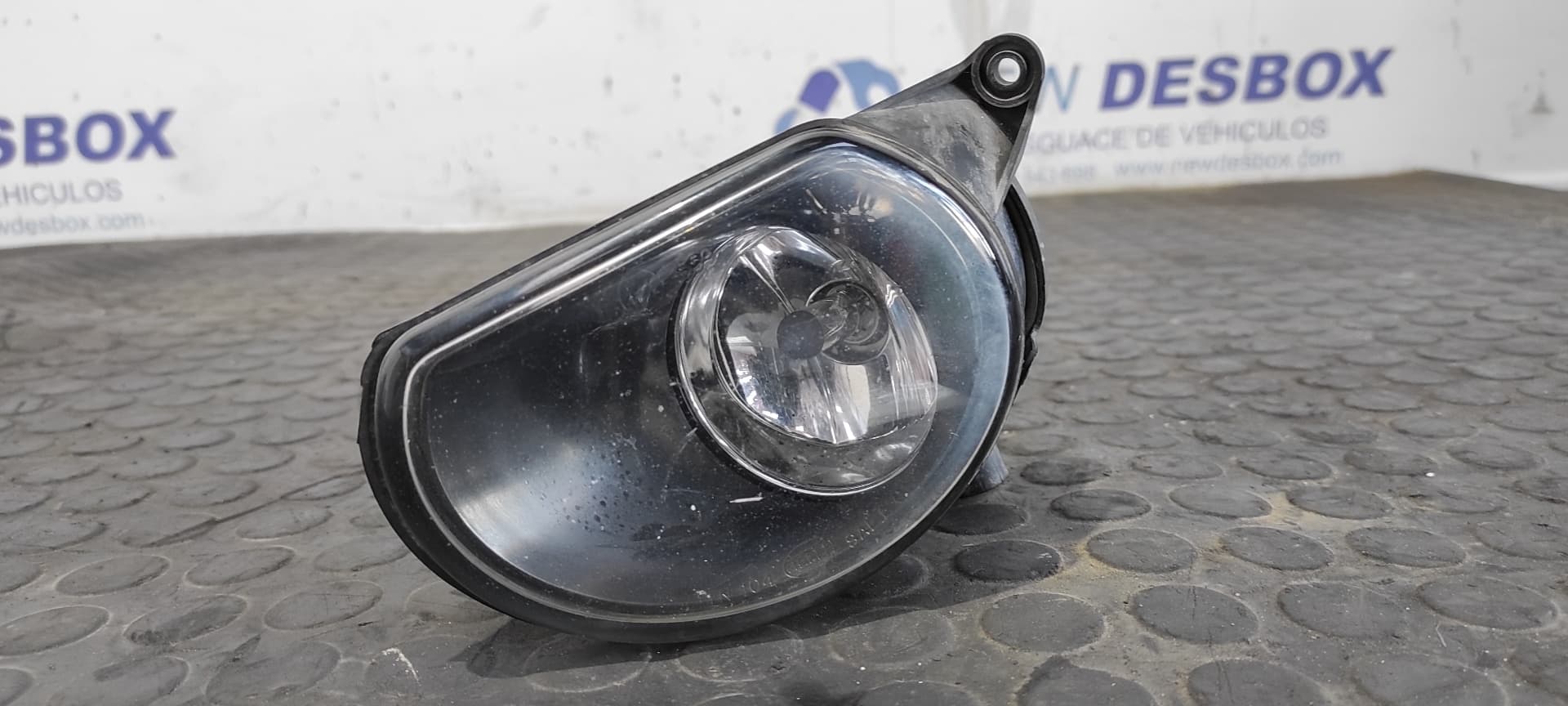 Recambio de FARO ANTINIEBLA IZQUIERDO para AUDI A3 (8P) 2.0 TDI Ambiente BKD referencia OEM IAM 24696700   - NEGRO