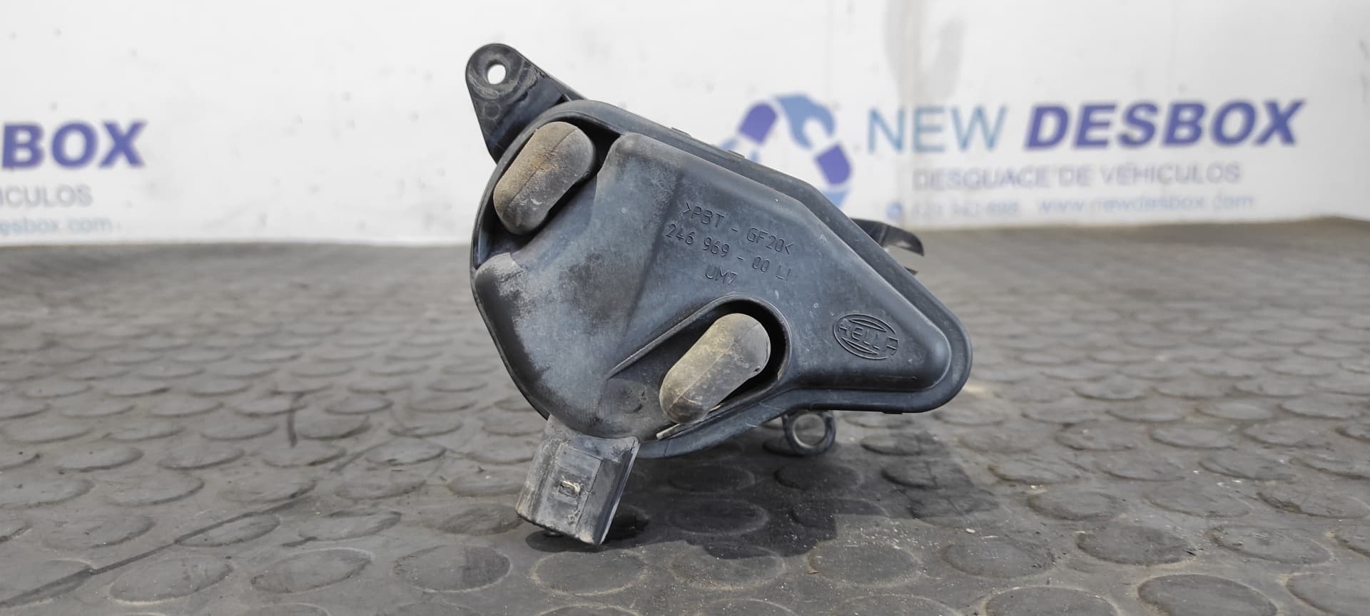 Recambio de FARO ANTINIEBLA IZQUIERDO para AUDI A3 (8P) 2.0 TDI Ambiente BKD referencia OEM IAM 24696700   - NEGRO 2