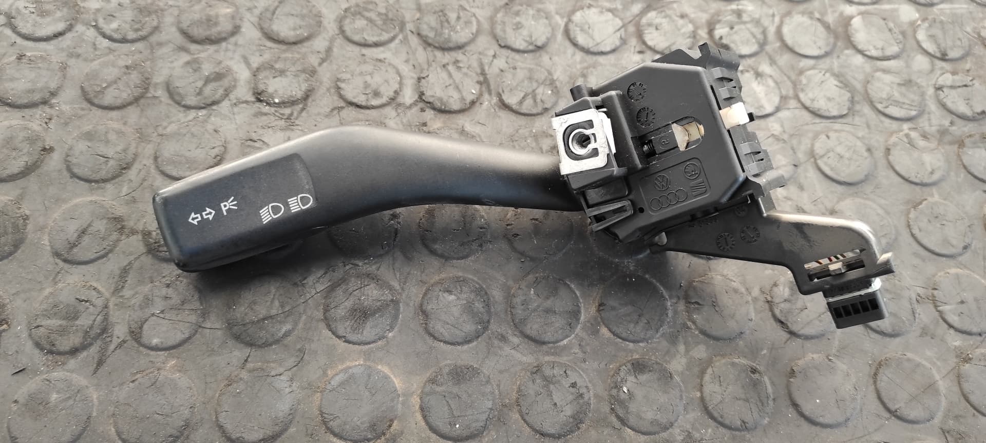 Recambio de MANDO INTERMITENTES para AUDI A3 (8P) 2.0 TDI Ambiente BKD referencia OEM IAM 1K0953513   - NEGRO