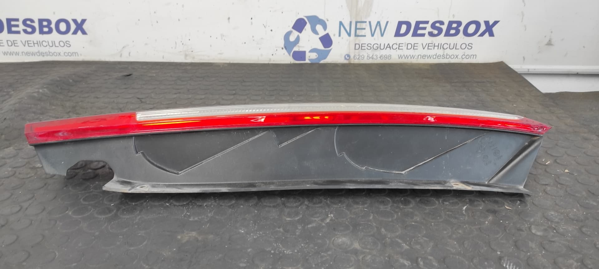 Recambio de PILOTO TRASERO DERECHO para FORD FOCUS LIM. (CB4) 1.6 TDCi CAT HHDA referencia OEM IAM 8M5113404A   - BLANCO 8